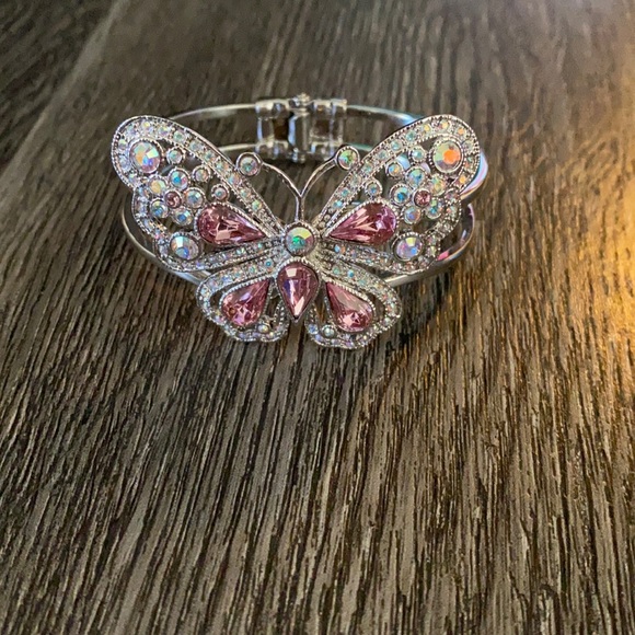 Beautiful Butterfly Cuff bracelet - Picture 1 of 4